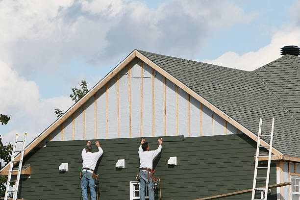 Professional Siding technician working in Beachwood, NJ